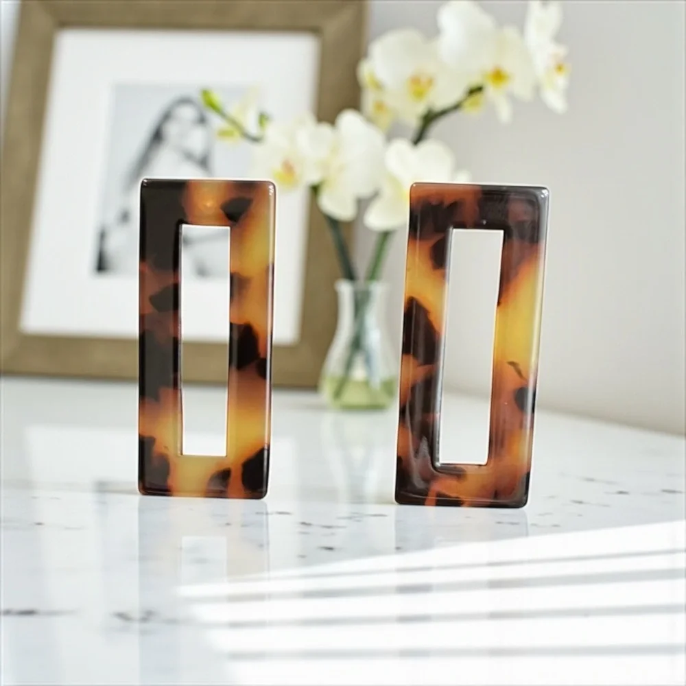 Tortoise Shell Rectangular Earrings - Picture 2 of 6